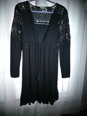 EASEL Los Angeles Long Slve Open Front Tie Black Embroidery/Lace Details Dress M